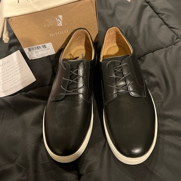 Nisolo Men's Black Leather Oxfords with White Soles - Picture 2 of 5